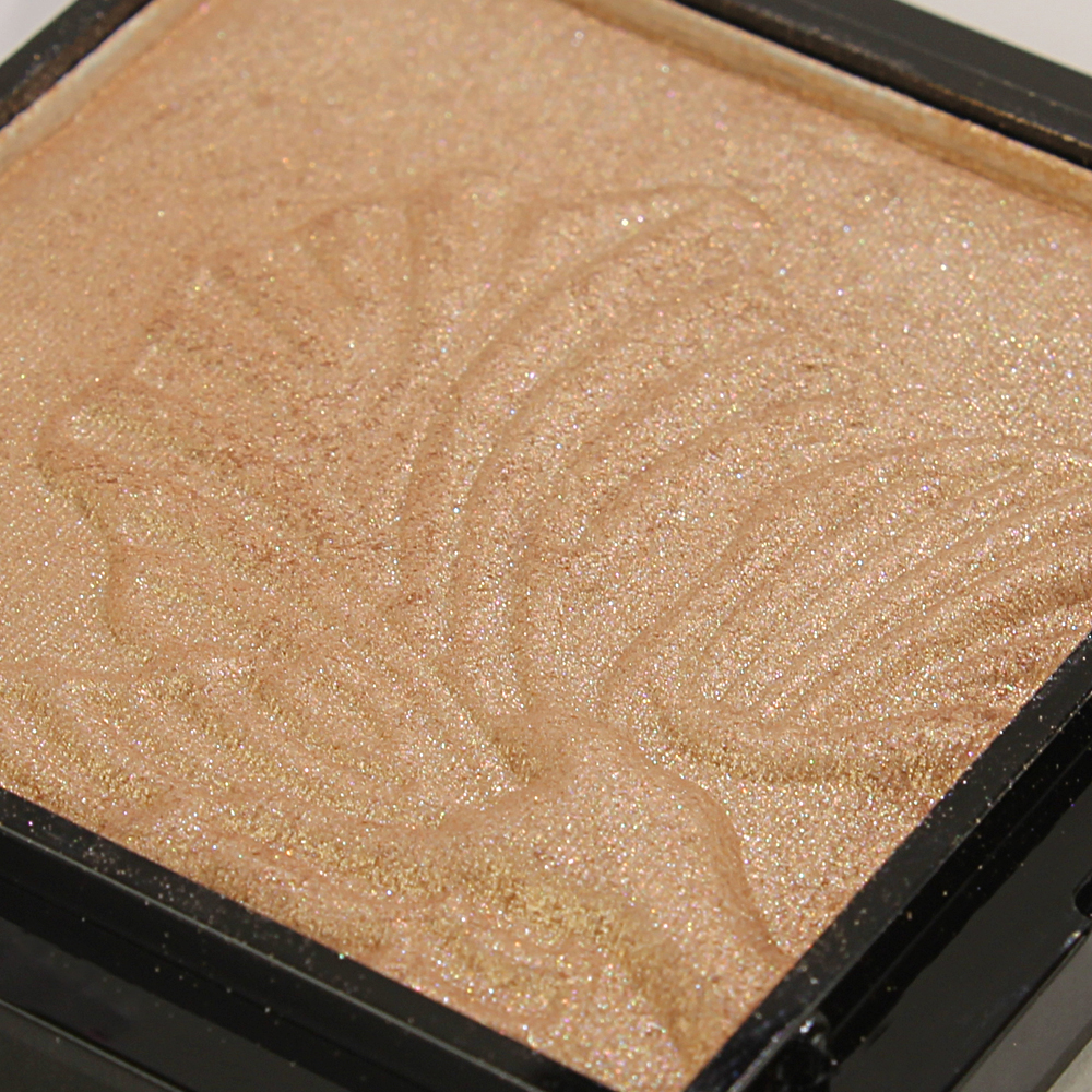 Хайлайтер для лица SKIN GLOW Highlighting Powder