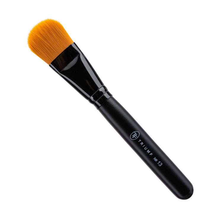 Кисть для нанесения кремовых и жидких текстур FOUNDATION BRUSH